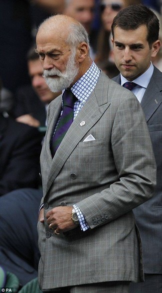 С чем носить пурпурный галстук в вертикальную полоску мужчине