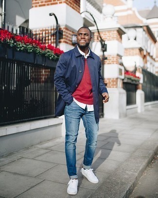 Как носить дождевик с свитером с круглым вырезом мужчине