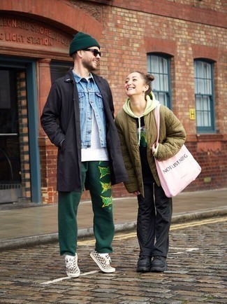 Как носить дождевик с джинсовой курткой мужчине