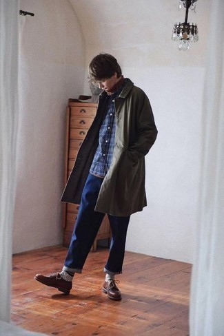 Как носить дождевик с туфлями дерби