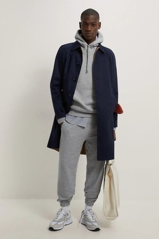 Как носить дождевик с рубашкой с длинным рукавом мужчине