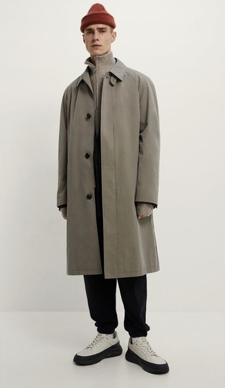 Как носить дождевик с низкими кедами мужчине