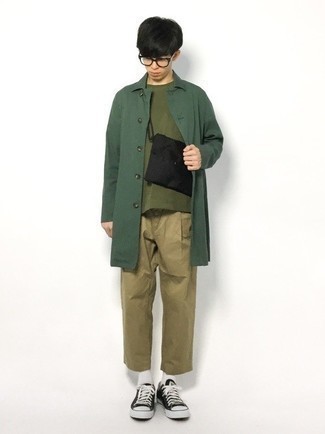 Как носить дождевик с низкими кедами мужчине