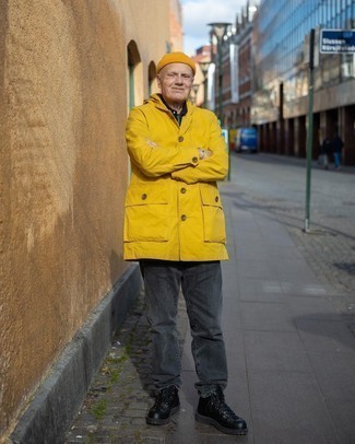 Как носить дождевик с рабочими ботинками мужчине