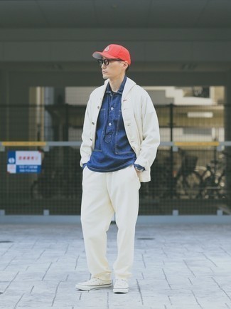 С чем носить красно-черную бейсболку мужчине