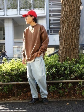 С чем носить красно-черную бейсболку мужчине