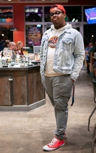 С чем носить красно-черную бейсболку мужчине