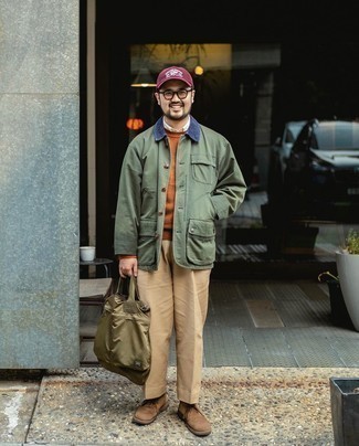 С чем носить красно-черную бейсболку мужчине