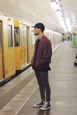 С чем носить красно-черный бомбер мужчине