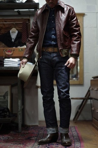 С чем носить красно-черный бомбер мужчине