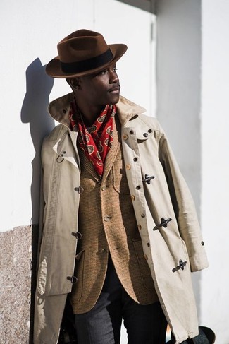 С чем носить красно-черный шарф с принтом мужчине