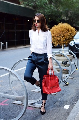 С чем носить красно-черную сумку-саквояж