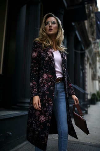 С чем носить красно-черную сумку-саквояж