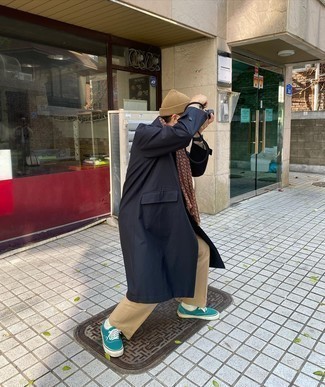 С чем носить красно-черный шарф мужчине