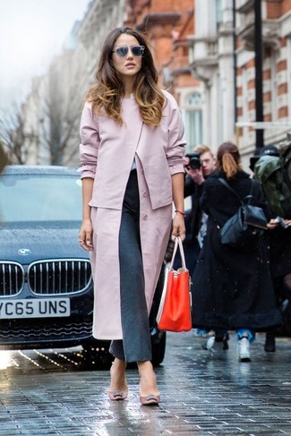 С чем носить красно-черную большую сумку