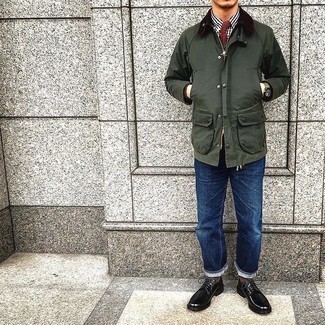 С чем носить красно-черную водолазку мужчине