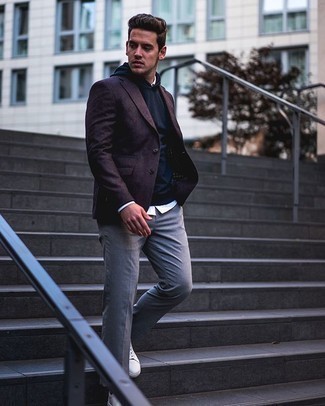 Какие низкие кеды носить с красно-темно-синим пиджаком мужчине