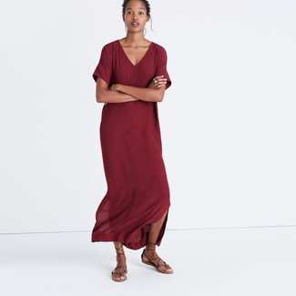 С чем носить красно-темно-синее платье-макси