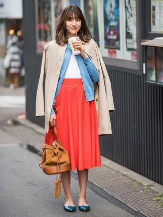 С чем носить красно-темно-синюю юбку-миди