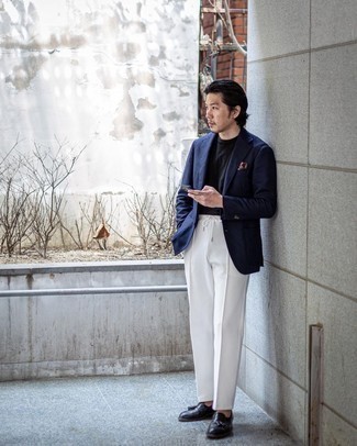 С чем носить красно-темно-синий нагрудный платок