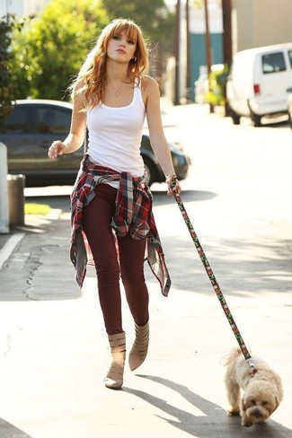 С чем носить красно-темно-синюю рубашку женщине