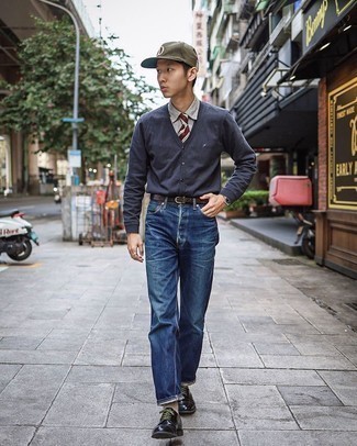 С чем носить красно-темно-синий галстук мужчине