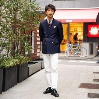 С чем носить красно-темно-синий галстук мужчине