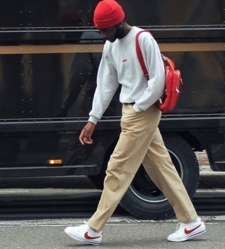 С чем носить красно-белый рюкзак мужчине