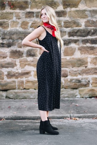 С чем носить красно-белую бандану женщине