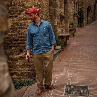 С чем носить красно-белую бейсболку мужчине