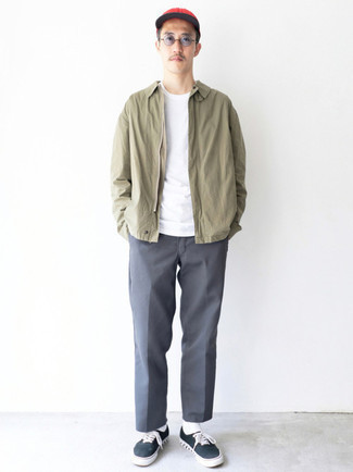 С чем носить красно-белую бейсболку мужчине