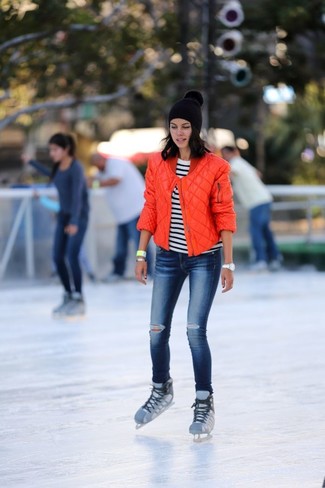 С чем носить красно-белый бомбер женщине