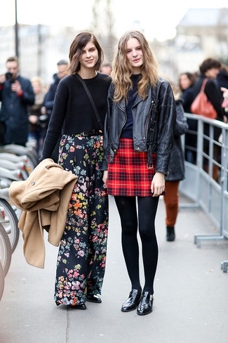 С чем носить красно-белую мини-юбку