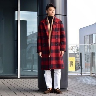 С чем носить красно-белое длинное пальто