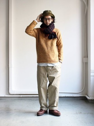 С чем носить красно-белый шарф мужчине