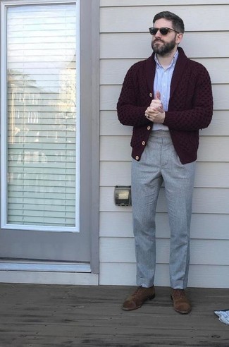 С чем носить красно-белый кардиган с отложным воротником мужчине