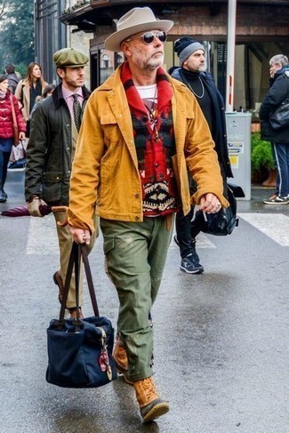 С чем носить красно-белый кардиган с отложным воротником мужчине