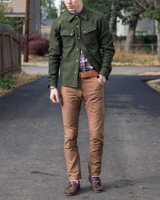 С чем носить красно-белые носки мужчине