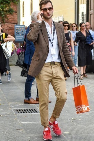 Какие пиджаки носить с красными кроссовками мужчине