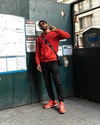 С чем носить красные кроссовки мужчине