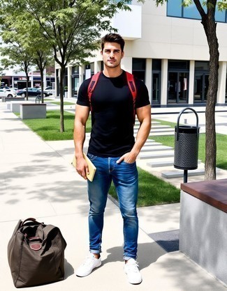 С чем носить красный рюкзак мужчине