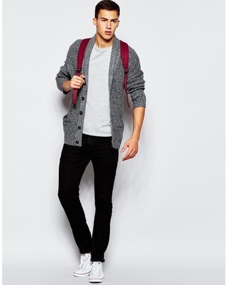 С чем носить красный рюкзак мужчине