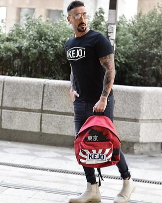 С чем носить красный рюкзак мужчине