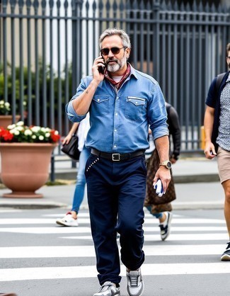 С чем носить красную бандану мужчине