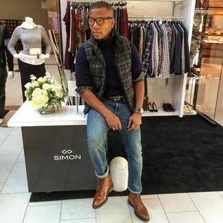 С чем носить красный браслет из бисера мужчине