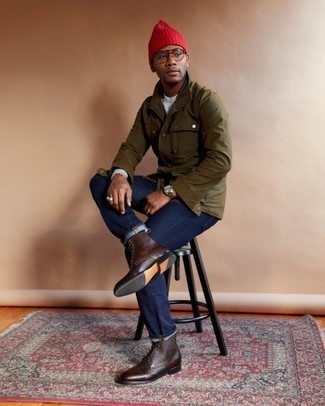 С чем носить красную шапку мужчине