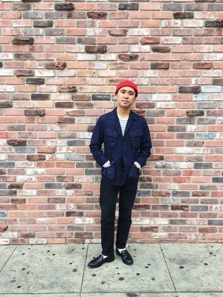 С чем носить красную шапку мужчине