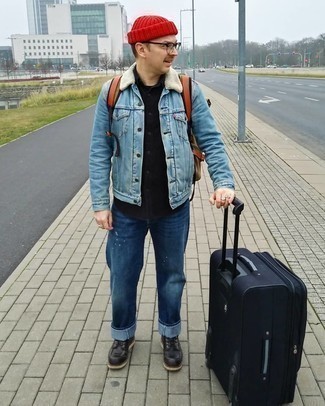 С чем носить красную шапку мужчине