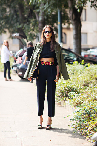 С чем носить красный ремень женщине