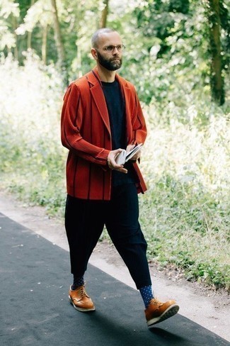 Какие брюки чинос носить с красным пиджаком